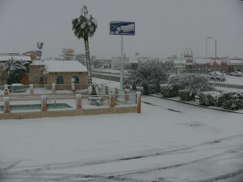 Travelodge By Wyndham Victorville Exteriör bild